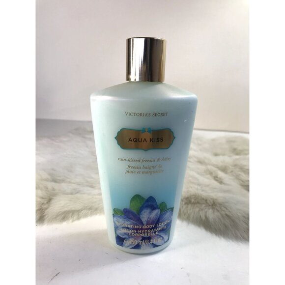 Victoria's Secret NEW Body Lotion "Aqua Kiss" 250 ml / 8.4 Ounce Full Bottle - Picture 5 of 5